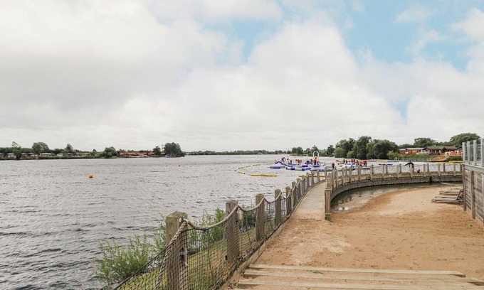 Tattershall Cottage | 14 LARCH VIEW, pet friendly in Tattershall Lakes Country Park