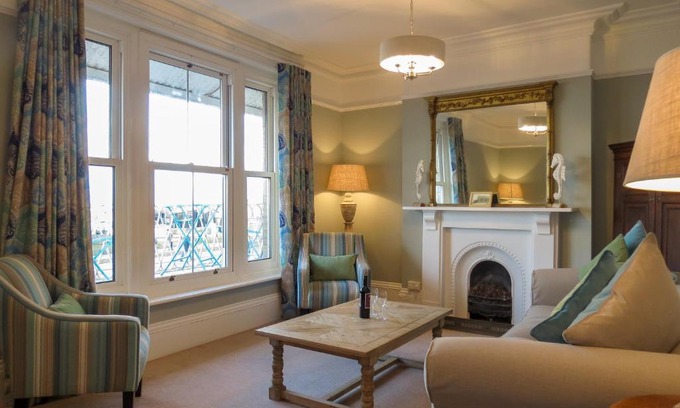 Aldeburgh House | 14 Market Cross Place - Beachfront location with lovely sea views - Aldeburgh Coastal Cottages