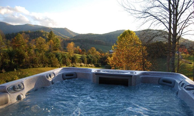 Barnardsville House | 14 mi to Asheville - convenience with privacy, 8 Acres, Hot Tub & Mtn Views