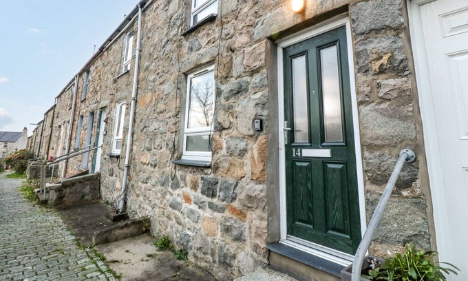 Trefor Cottage | 14 NEW STREET, pet friendly, character holiday cottage in Trefor