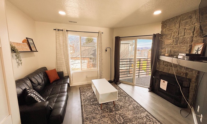 Harbor Village Condo | 14-Plex Condo 220 | 1 Bed, 1 Bath