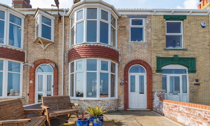 Withernsea House | 14 The Promenade