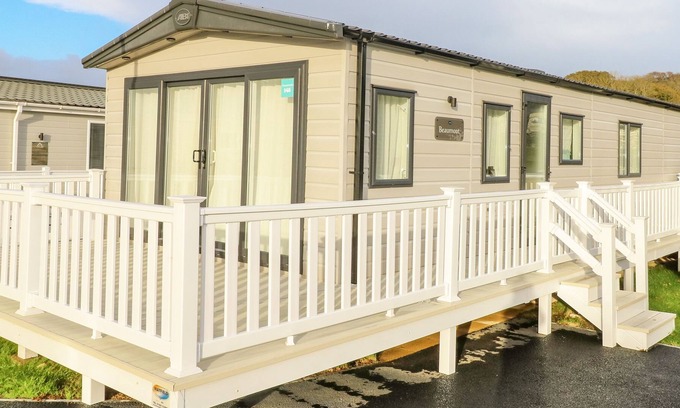 Bembridge House | 145 CROSSWINDS, family friendly, with pool in Bembridge