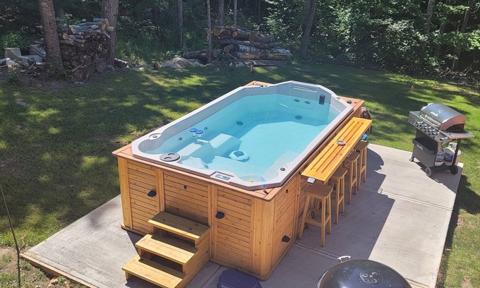 Alton Bay House | 14ft SWIM SPA,SLEEPS 14+,SAUNA! POOL/FOOSBALL/GAMES