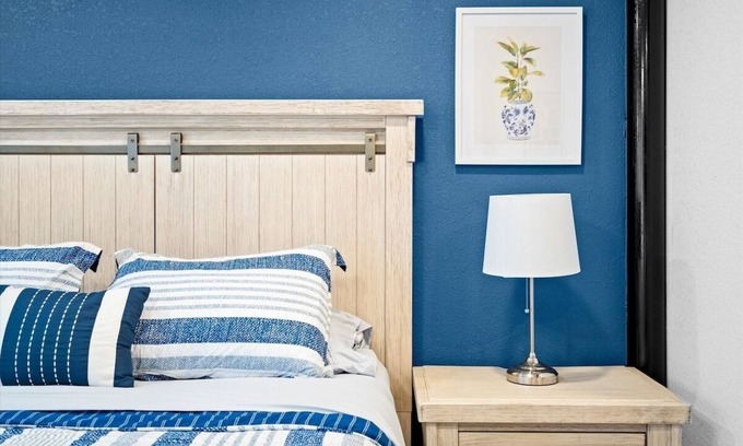 Roosevelt Condo | 15 Chelsea Place On The Park, In Heart Of Downtown