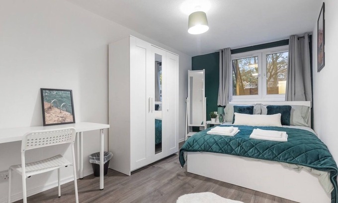 Junction Apartment | 15 Mins to Central LDN | Spacious Home | Sleeps 8