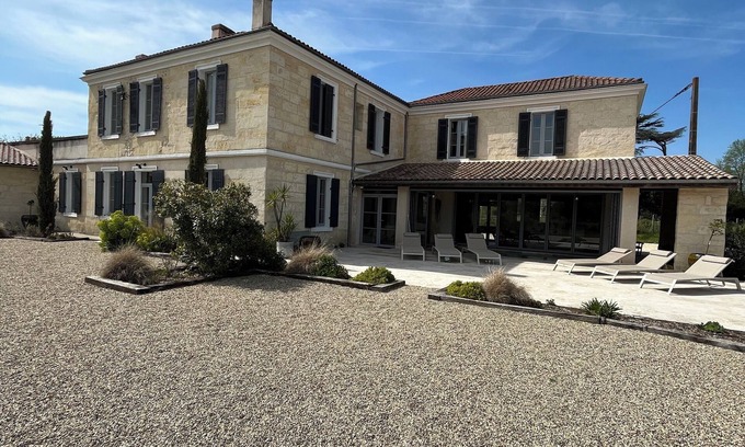 Tresses House | 15 minutes from Bordeaux! Privatization of an 18th century wine estate