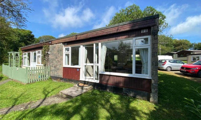 Bude Ski Chalet | 15 The Drive, Penstowe Holiday Park, Kilkhampton, Bude, Cornwall