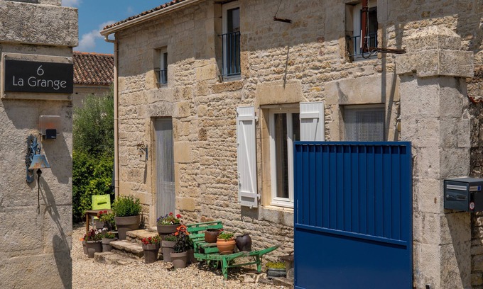 Brettes House | 150 year old cosy stone cottage in the Charante. Gay friendly welcome.