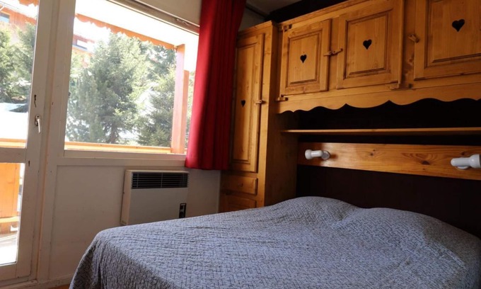 Meribel-Mottaret Apartment | 150m from ski slopes, 1st floor, balcony, ski locker, 38m², Méribel-Mottaret