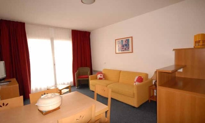 Eaux-Bonnes Apartment | 150m from ski slopes, 1st floor, view ski slopes, fitness, swimming pool, sauna, tv, ski locker