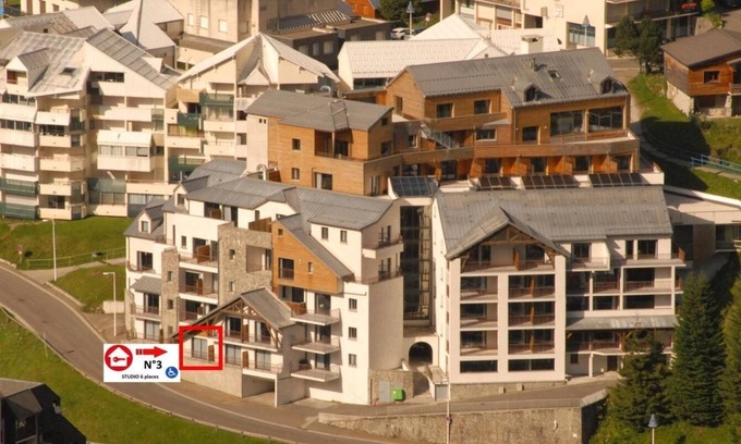 Eaux-Bonnes Apartment | 150m from ski slopes, 1st floor, view ski slopes, swimming pool, balcony, tv, ski locker, 36m²