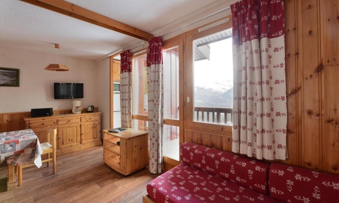 Montchavin Apartment | 150m from ski slopes, 2nd floor, view mountain, balcony, tv, ski locker, 58m², Montchavin La Plagne