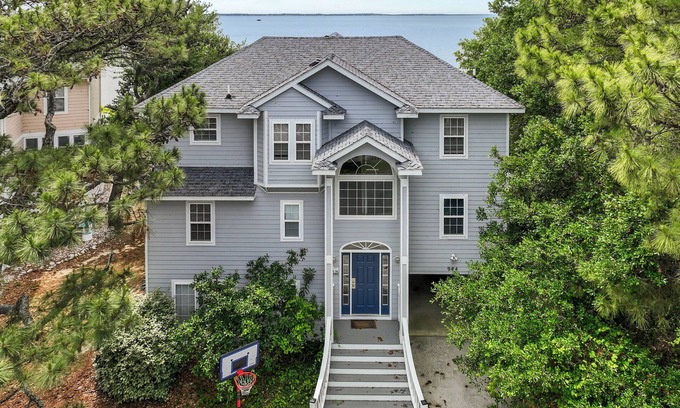 Monteray Shores House | 1535 - Captain Jack's, 6-bed 5.5-bath, Corolla, NC, soundfront, private pool, hot tub, game room