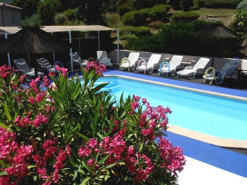 Les Esterets du Lac House | 15mn de Cannes, Villa la Soleiade , Gite ,Lodge , type T2, clim, piscine, parking au Lac de Saint-Cassien VAR