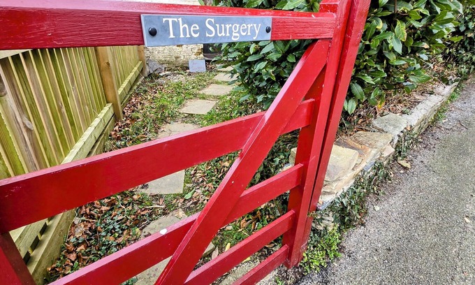 Bodmin Apartment | 15th-century doctor’s surgery, now renovated as a studio in the heart of Bodmin