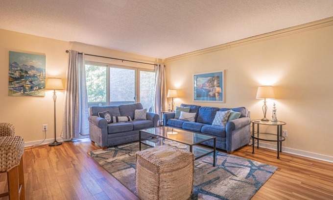 South Beach House | 1686 Bluff Villas Renovated Sleeps 8 Walk to Salty Dog Sea Pines
