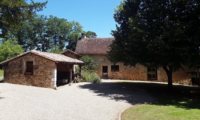 Campsegret House | 16th century Périgourdine stone house, large covered outdoor space, wifi