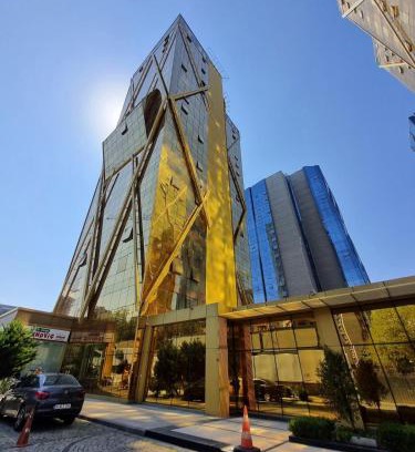 Maltepe Apartment | 16th Floor Apartment in Luxury Residence with Islands View