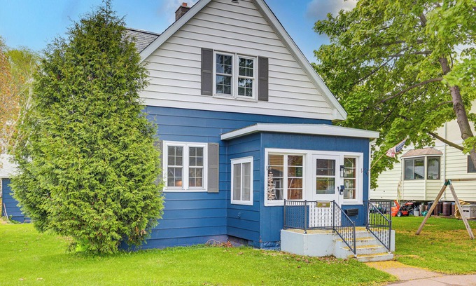 Ontonagon House | 17 Mi to Porkies: Getaway Steps to Beach & Main St