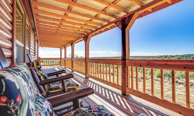 Bluff Dale Cabin | 17 Mi to Tarleton State: Mtn-View Hideaway!