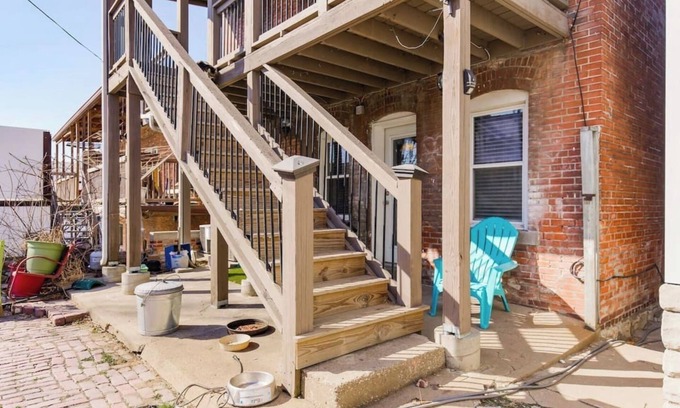 Columbus Park House | 17) Perfect for Companies!