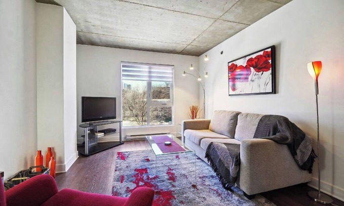 Quartier des Spectacles Condo | #172 Modern, Comfortable & Access to Terrace
