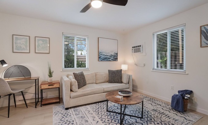 Laurel Park Cottage | 1767-Near Beaches-Downtown-Full Kitchen-Cozy