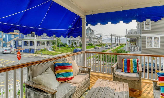 Ocean Grove House | 18 ABBOTT UPPER - 6 BEDROOM BEACH HOUSE - ONE BLOCK TO THE SEA