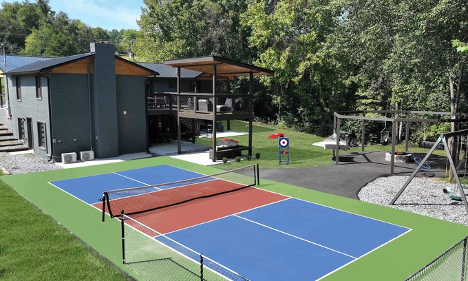 Sevierville House | 18 Guest Family Fun | Pickleball Court | PlaySpace