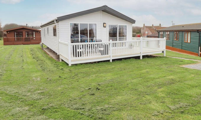 Winestead Cabin | 18 HIGHLAND GRANGE, pet friendly in Withernsea