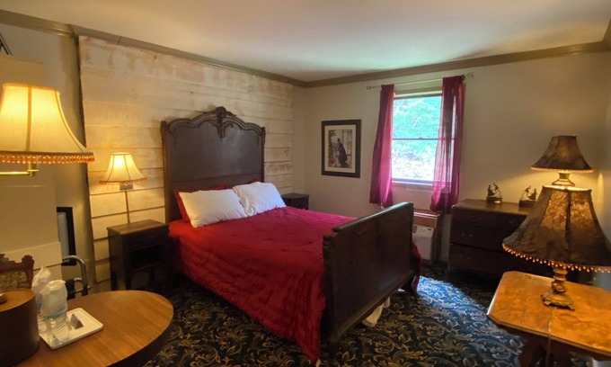 Clarington Apartment | 18-Mary Poppins