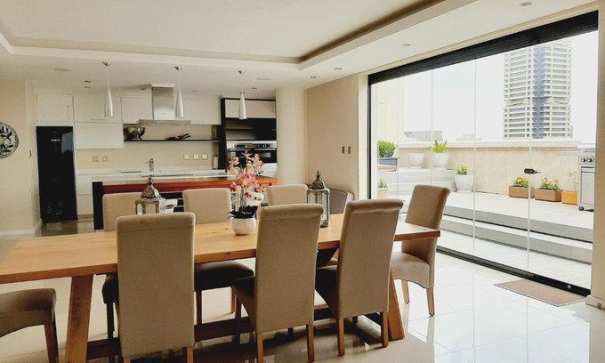 Downtown Johannesburg Apartment | 1804 Franklin 3-Bed Penthouse with Rooftop Jacuzzi