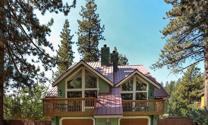Fawnskin Cabin | 1826-fawnskin Chalet 4 Bedroom Home by RedAwning