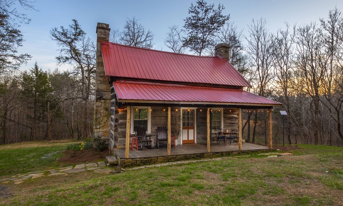Stoneville Cabin | 1840's Log Cabin Getaway