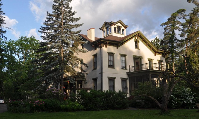 Trumansburg House | 1867 6 bedroom Italianate on 23 acres