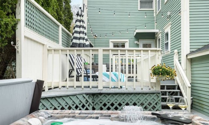 Bristol Condo | 1878 Victorian Downtown Bristol /Hot tub/Yard