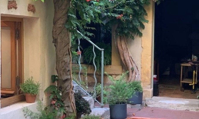 Arles Bed & Breakfast | 1890 shipbuilder’s home 2 mins from the river⚓️