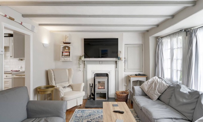 Newquay Apartment | 18th Century Cottage w/Garden, Central Newquay