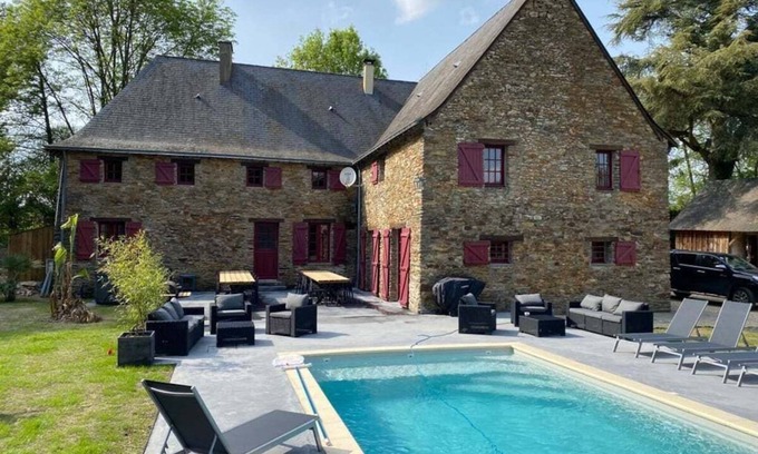 La Previere House | 18th century residence with swimming pool for 20 people in the heart of greenery.