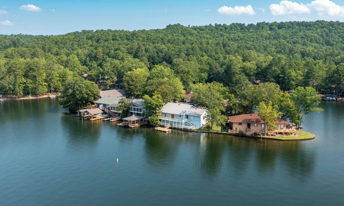 Hot Springs Village House | 19 Aldaya Lane - Panoramic views of Lake DeSoto from the kitchen to the master