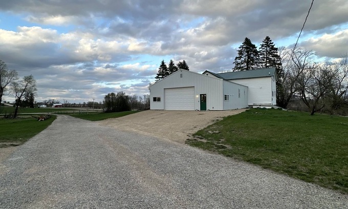 Morrisonville Other | 1900's Farmhouse Welcoming RUSTIC VIBE Rolling country side near Fall River WI