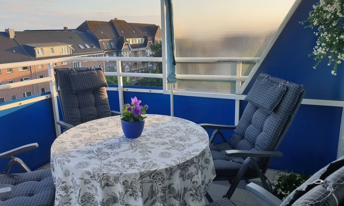 Center Apartment | 191 Ferienwohnung Deichbrücke - 191 3-zimmer Fewo mit Südbalkon und Meerblick