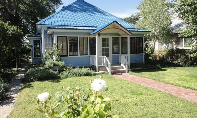 Palisade House | 1912 Cottage Experience In The Heart Of Colorado Wine Country