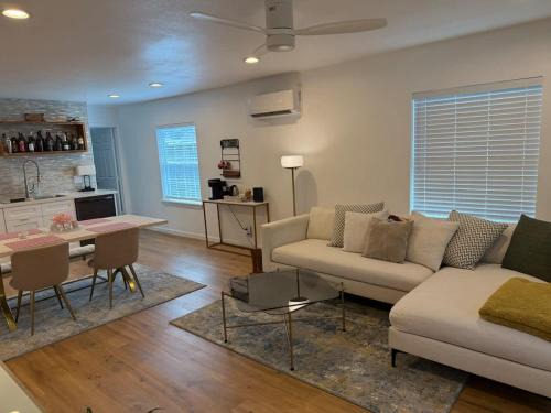 Lawndale/ Wayside House | 1940s Beauty near Downtown Medical Center and UH