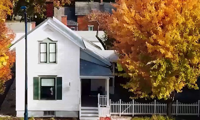 Frankenmuth House | 1950's Themed Historic Home In Downtown Frankenmuth Heart. Perfect location.