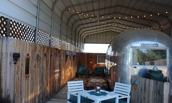 Paso Robles House | 1964 Airstream Safari