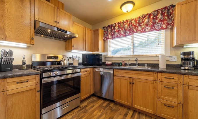 Orick House | 19A Johnny Redwood Suite at the Meadow Site
