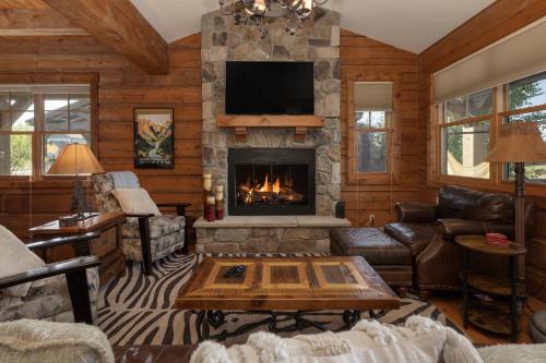 Grand Elk Ranch House | 19th Hole cabin