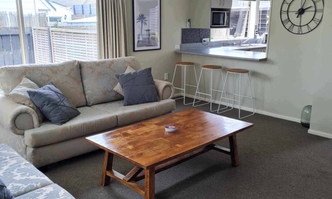 Mount Maunganui House | 19th Hole - Eat, Sleep, Golf